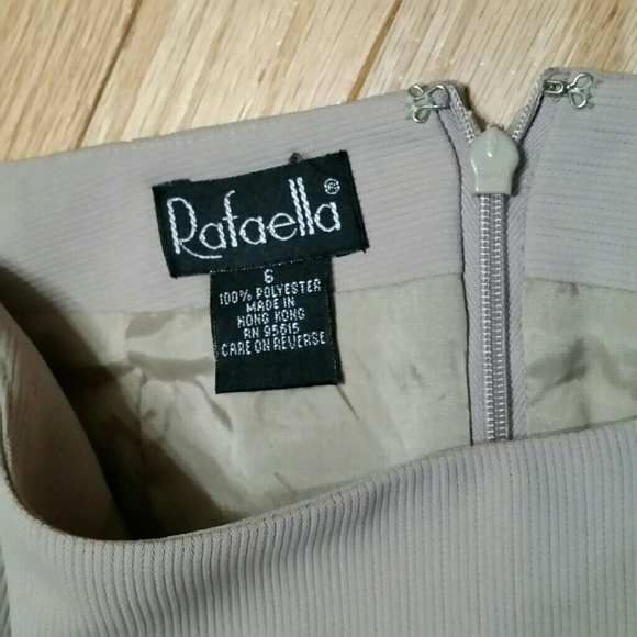 Pencil skirt by Rafaella Sz 6. - Picture 2 of 3